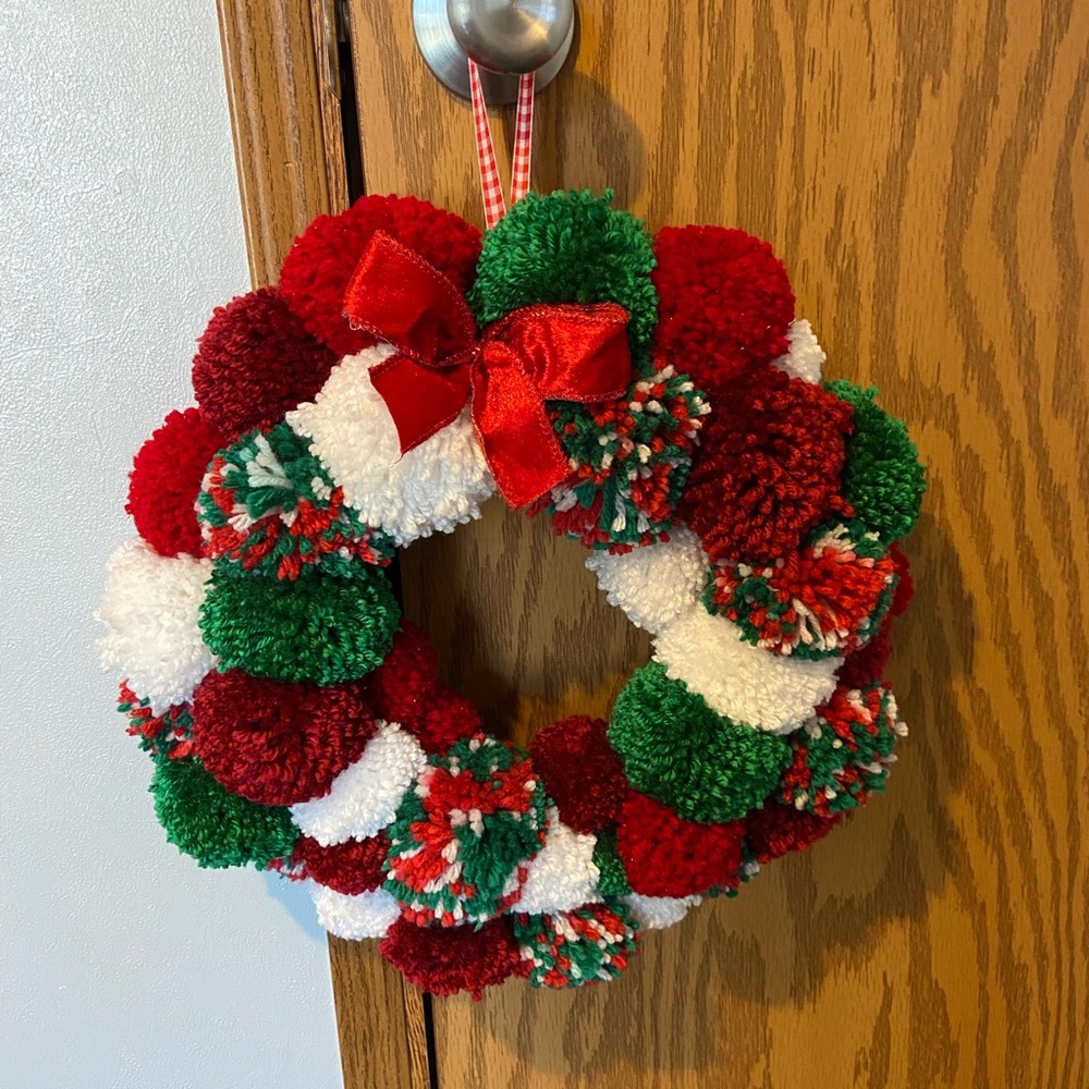 CHRISTMAS POM POM WREATH